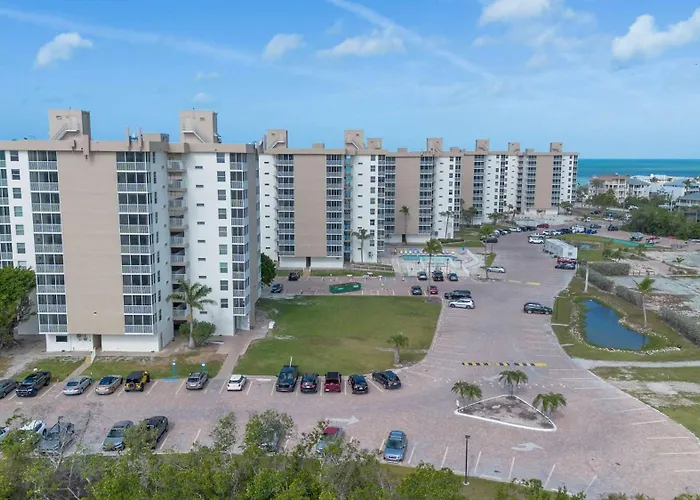 Penthouse On The Bay 4002