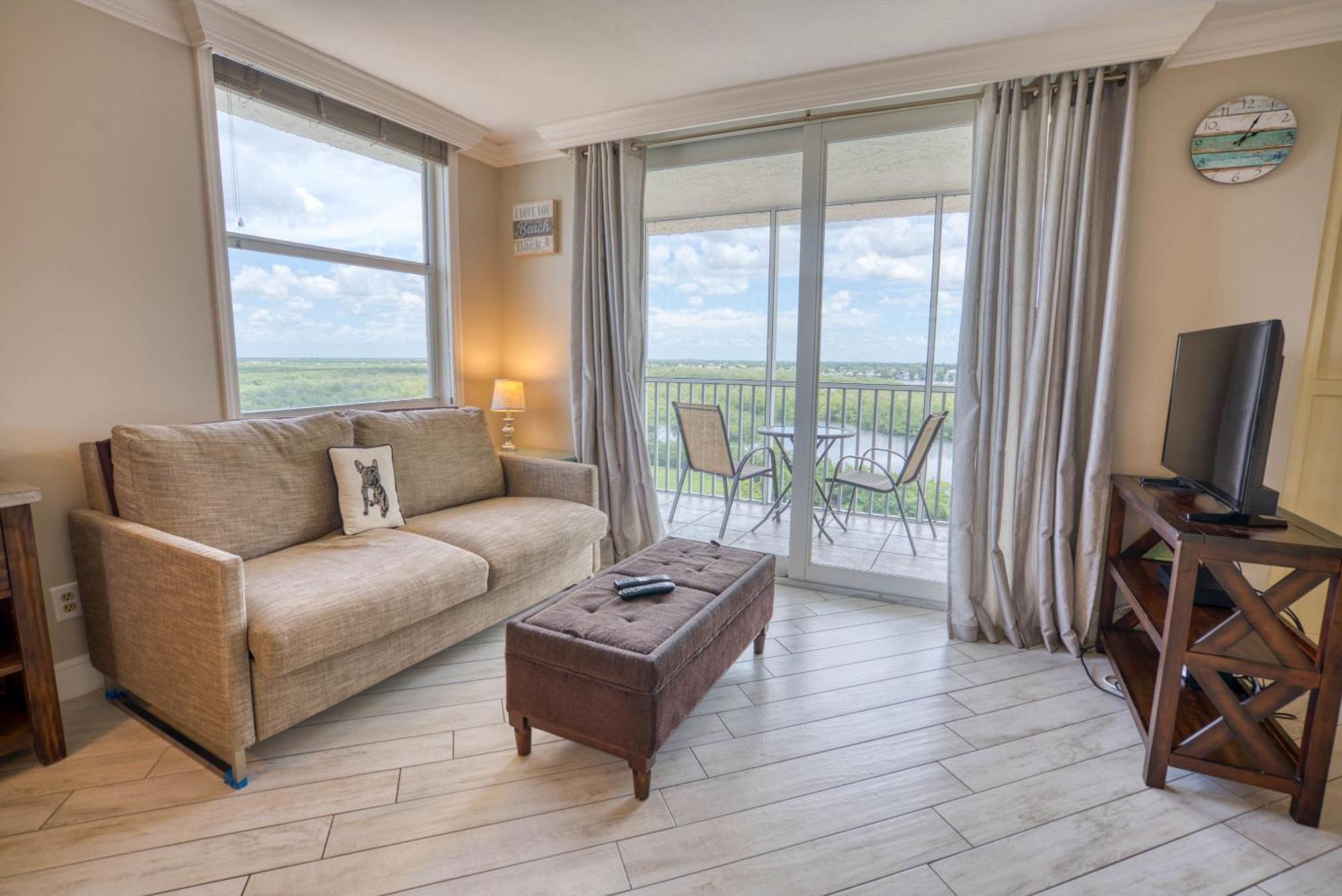 Penthouse On The Bay 4002