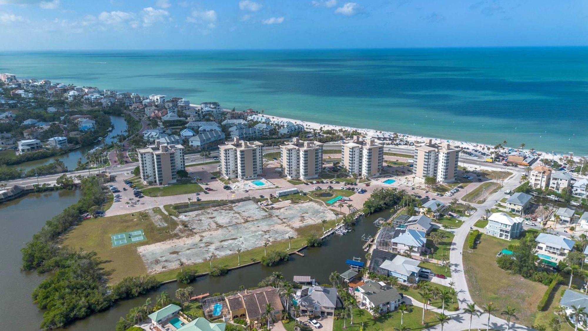 Penthouse On The Bay 4002